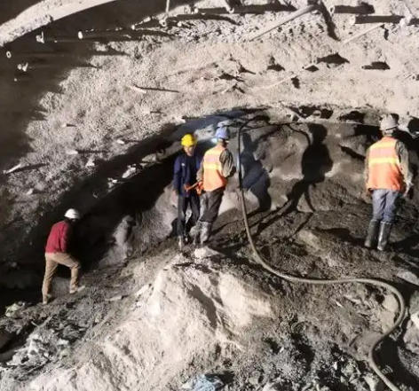 费县拱顶带模注浆料的施工流程及注意事项